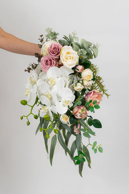 【造花】大人スイートなコチョウランのブーケ 【結婚式 フラワー 造花 ブーケ ブートニア】