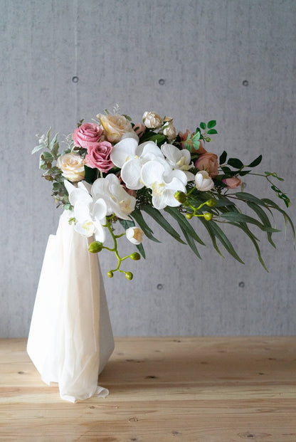 【造花】大人スイートなコチョウランのブーケ 【結婚式 フラワー 造花 ブーケ ブートニア】