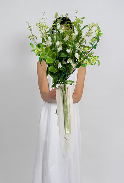 【造花】グリーン使いがおしゃれ 瑞々しいナチュラルなブーケ 【結婚式 フラワー 造花 ブーケ ブートニア】