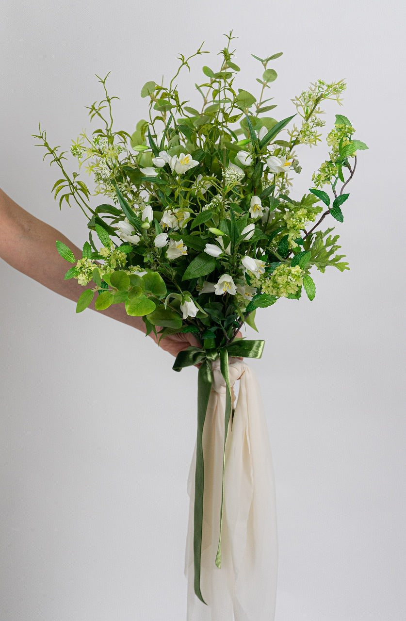 【造花】グリーン使いがおしゃれ 瑞々しいナチュラルなブーケ 【結婚式 フラワー 造花 ブーケ ブートニア】