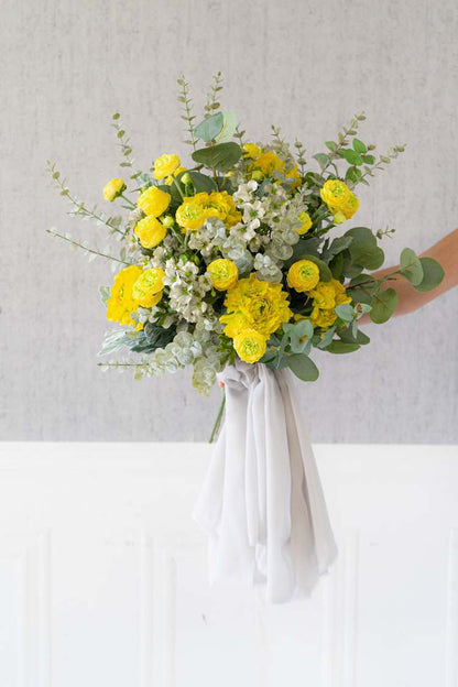 【造花】ふんわりラナンキュラスの笑顔輝くイエローブーケ 【結婚式 フラワー 造花 ブーケ ブートニア】