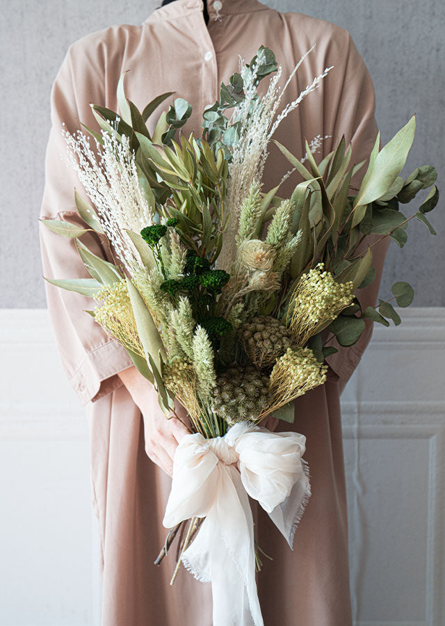 【ドライフラワーブーケ】 ナチュラルなグリーンだけのブーケ Forest Green 柔らかいオーガンジーリボンをつけて 【結婚式 フラワー ドライフラワー ブーケ ブートニア】
