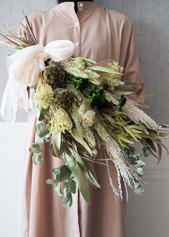 【ドライフラワーブーケ】 ナチュラルなグリーンだけのブーケ Forest Green 柔らかいオーガンジーリボンをつけて 【結婚式 フラワー ドライフラワー ブーケ ブートニア】