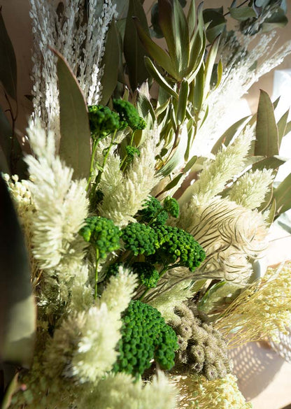 【ドライフラワーブーケ】 ナチュラルなグリーンだけのブーケ Forest Green 柔らかいオーガンジーリボンをつけて 【結婚式 フラワー ドライフラワー ブーケ ブートニア】