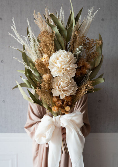 【ドライフラワーブーケ】エクルベージュのブーケ 柔らかいオーガンジーリボンをつけて 【結婚式 フラワー ドライフラワー ブーケ ブートニア】