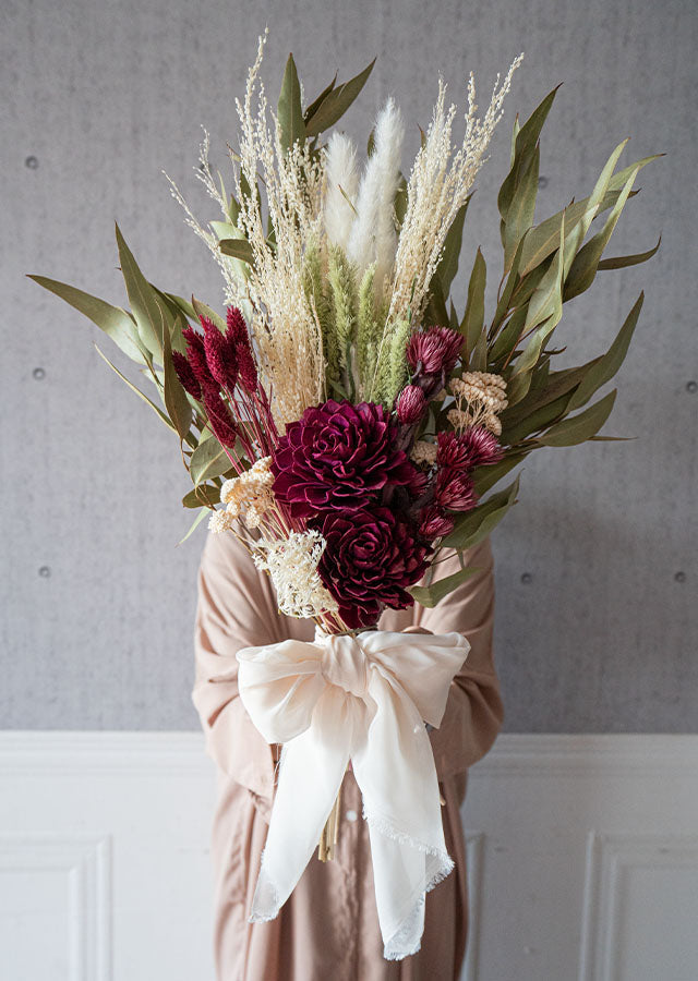 【ドライフラワーのブーケ】ガーネットボルドーブーケ 柔らかいオーガンジーリボンをつけて 【結婚式 フラワー ドライフラワー ブーケ ブートニア】