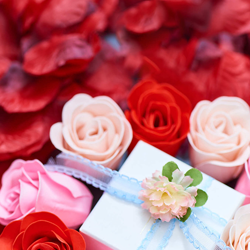 プロポーズのバラには意味がある?色や本数に込められたメッセージを解説