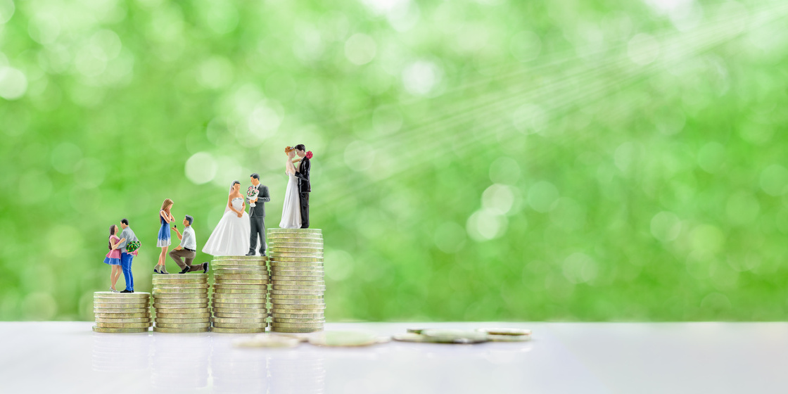 結婚式費用の相場はどのくらい?予算に合わせて節約するコツや自己負担金について解説