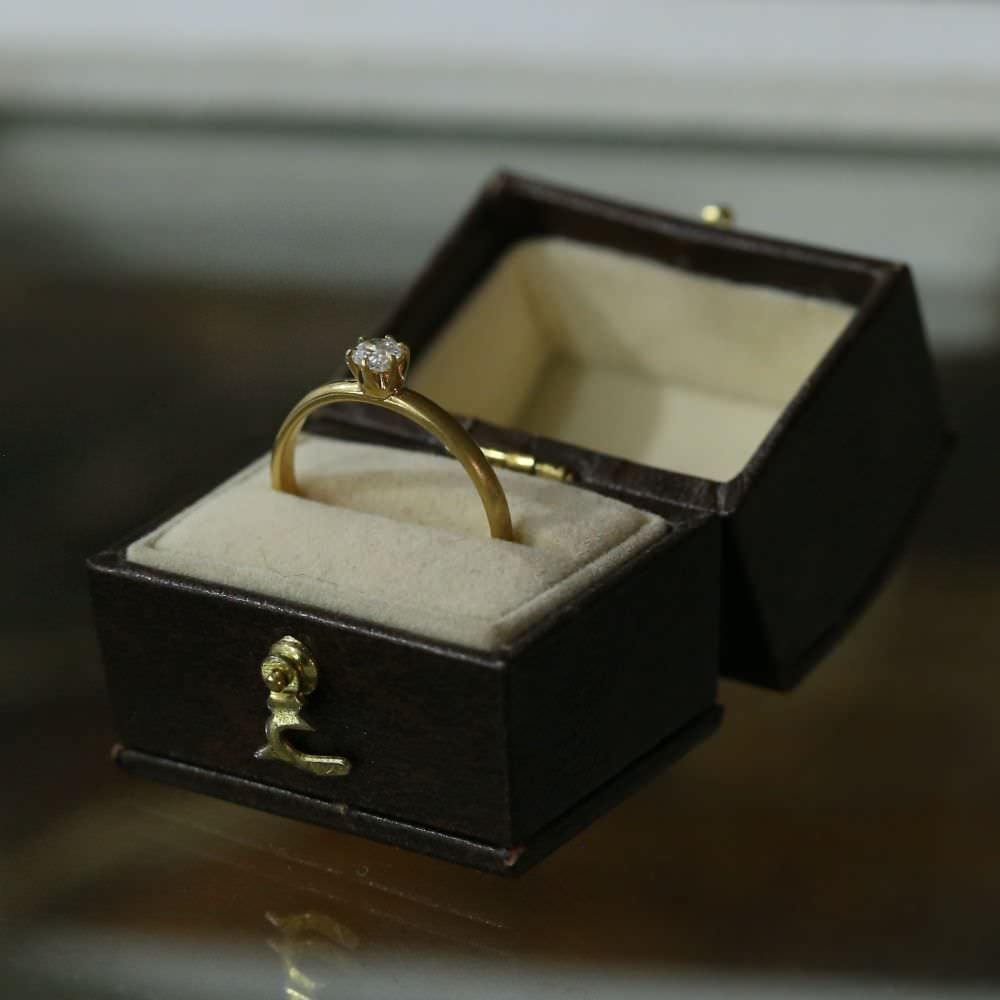 Classic Engagement Ring　【結婚式　指輪　エンゲージリング】