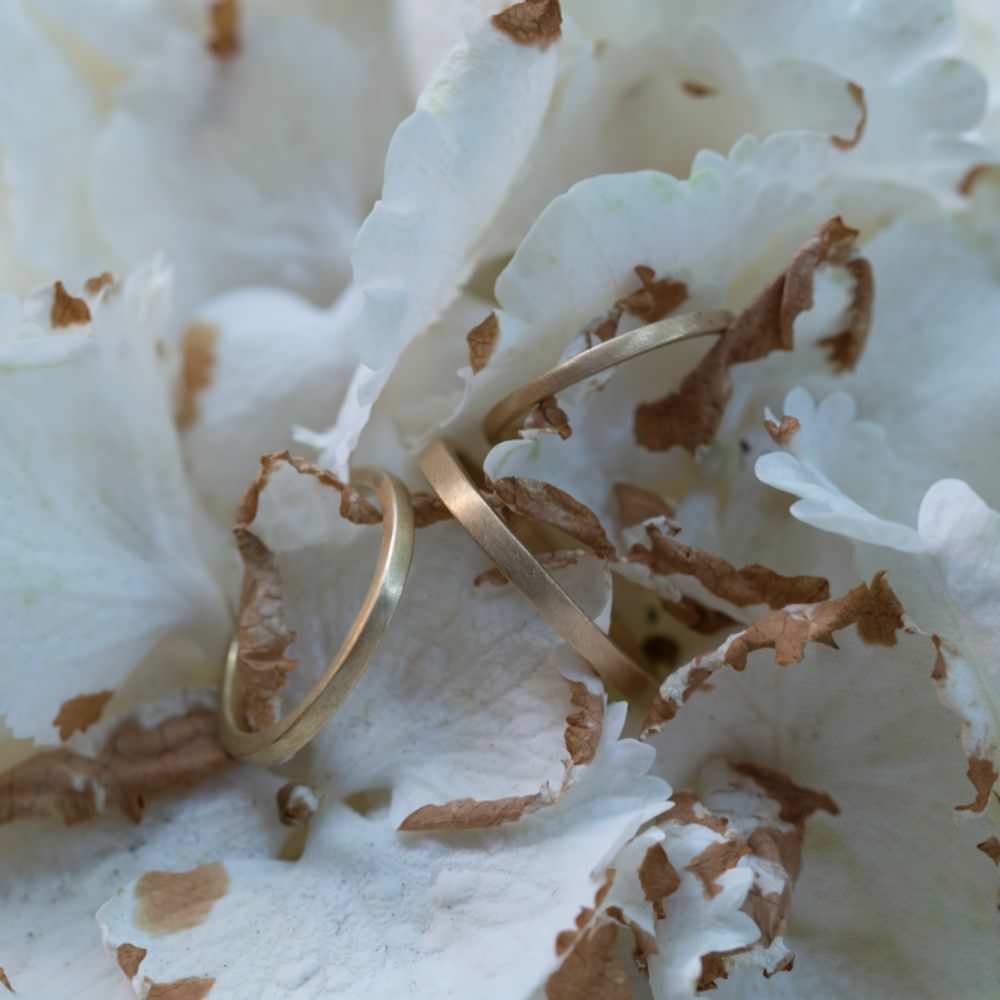 Loop Wedding Ring