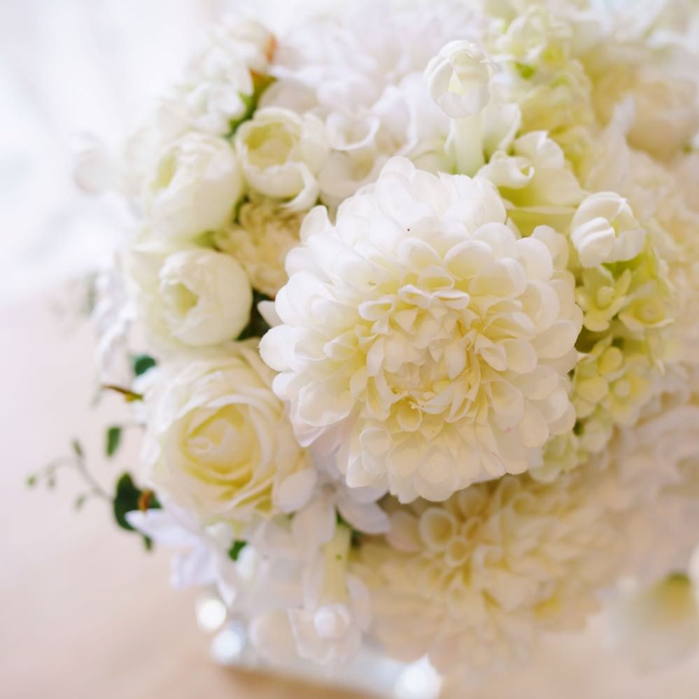 【造花】JUNE BRIDE・白いラウンドブーケ　【結婚式　フラワー　造花　ブーケ　ブートニア】