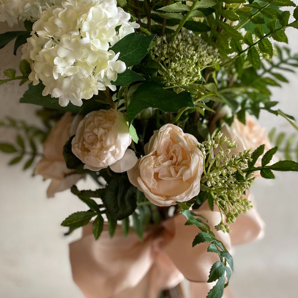 【造花】ホワイトグリーンのオーバルクラッチブーケとブートニア　【結婚式　フラワー　造花　ブーケ　ブートニア】