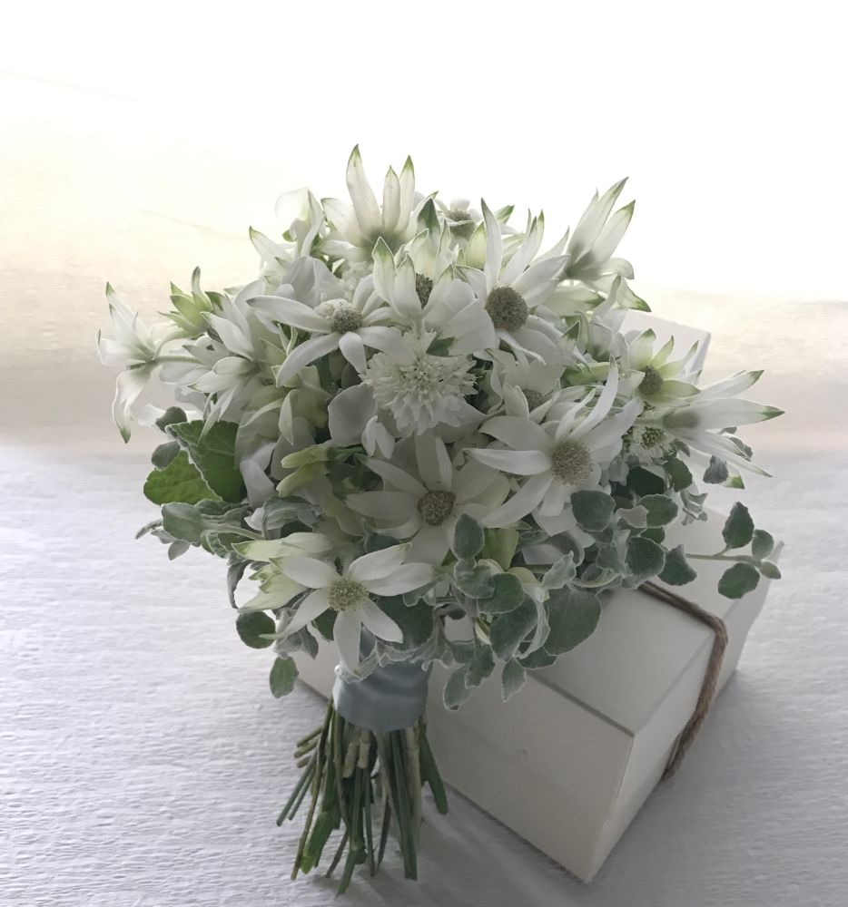 【生花】SIB bouquet natural / white X green　【結婚式　フラワー　生花　ブーケ　ブートニア】
