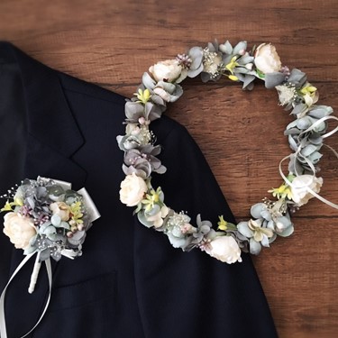 【フラワー ヘッドドレス】ブルーグレーのシックな花冠&ブートニア2点セット/ブライダルアクセサリー 【結婚式　ヘアアクセサリー】