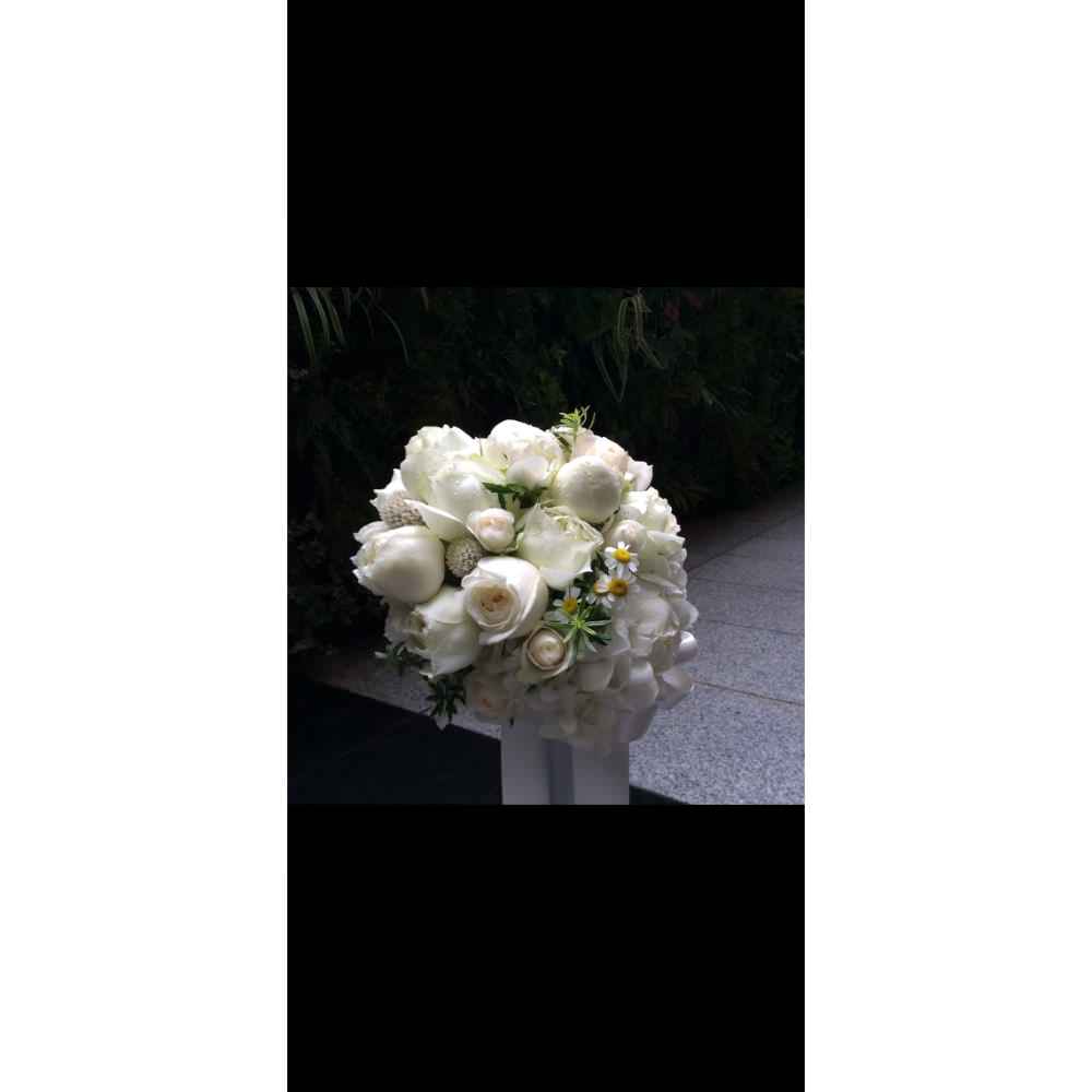 【生花】グリーン×ホワイト　ラウンドブーケ　【結婚式　フラワー　生花　ブーケ　ブートニア　オーダーメイド】