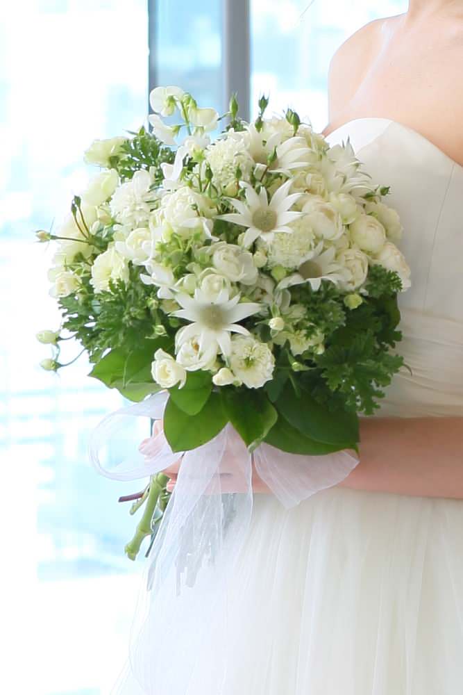 【生花】クラッチブーケ(white&green)　【結婚式　フラワー　生花　ブーケ　ブートニア】
