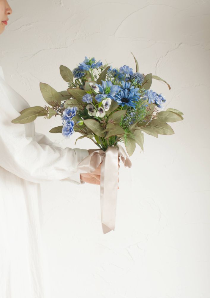 【造花】Natural-Gardenスカイブルーのクラッチブーケ　【結婚式　フラワー　造花　ブーケ　ブートニア】