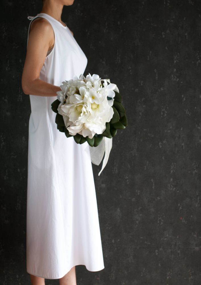 【造花】Elegant-Modern マグノリアのクラッチブーケ　【結婚式　フラワー　造花　ブーケ　ブートニア】